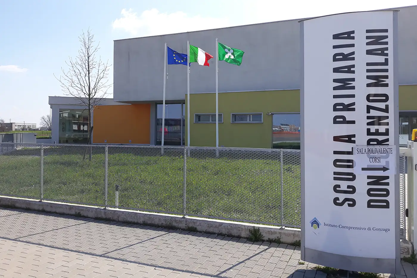 Esterno della scuola primaria ristrutturata